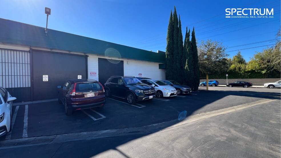 7730-7750 Gloria Ave, Van Nuys, CA à louer - Photo de l’immeuble – Image 1 sur 6