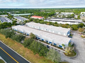 660 NW Enterprise Dr, Port Saint Lucie, FL - Vue aérienne vue de carte - Image1