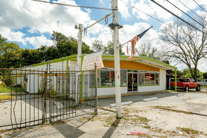 8212 Jensen Dr, Houston, TX à vendre - Photo de l’immeuble – Image 1 sur 5