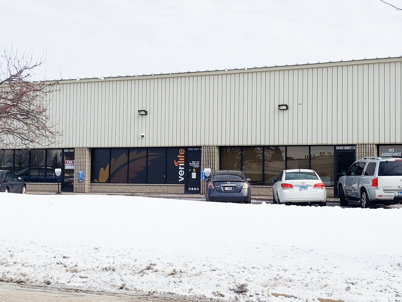 1335 Lakeside Dr, Romeoville, IL à louer - Photo principale – Image 1 sur 2