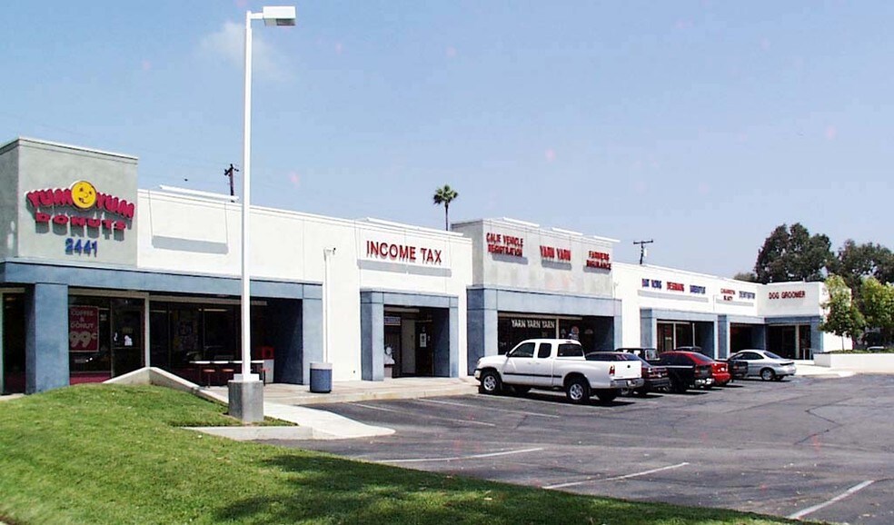 2431 N Tustin Ave, Santa Ana, CA à louer - Photo principale – Image 2 sur 6