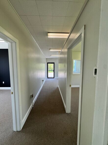 671 Naugatuck Ave, Milford, CT à louer - Photo de l’immeuble – Image 2 sur 11