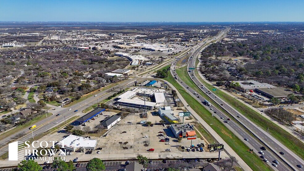 1001 S Interstate 35 E, Denton, TX à louer - Photo de l’immeuble – Image 3 sur 15