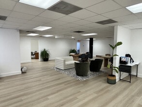 901 NE 79th St, Miami, FL à louer Photo intérieure– Image 2 sur 6