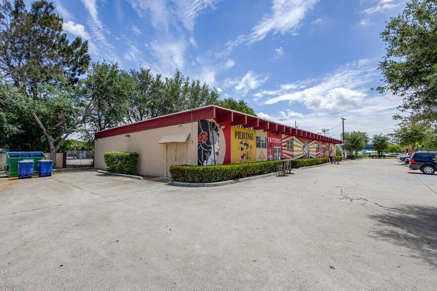691 N Military Trl, West Palm Beach, FL à vendre - Photo de l’immeuble – Image 2 sur 95