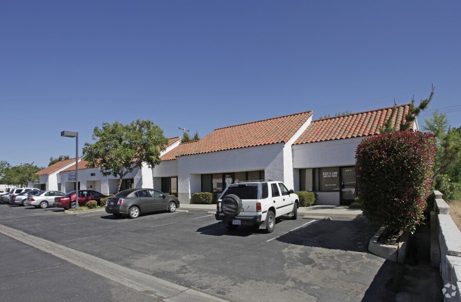 1605 E Palmdale Blvd, Palmdale, CA à vendre - Photo de l’immeuble – Image 3 sur 11