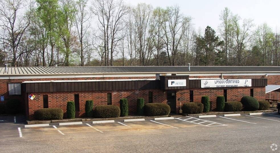 2066 Industrial Dr, Newton, NC à louer - Photo de l’immeuble – Image 2 sur 15