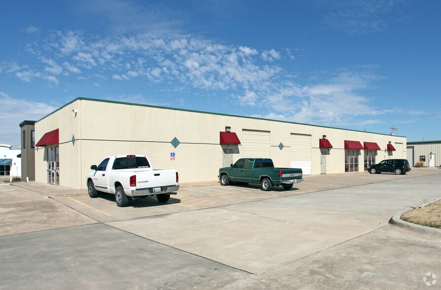 14816 Bristol Park Blvd, Edmond, OK à vendre - Photo de l’immeuble – Image 2 sur 6