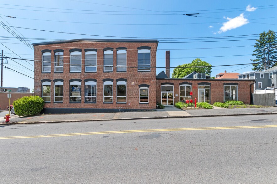 67 Maplewood St, Malden, MA à louer - Photo de l’immeuble – Image 2 sur 11