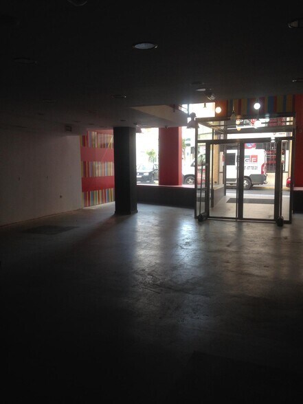 Local commercial dans El Ejido, Almería à louer - Hall d’entrée – Image 3 sur 17