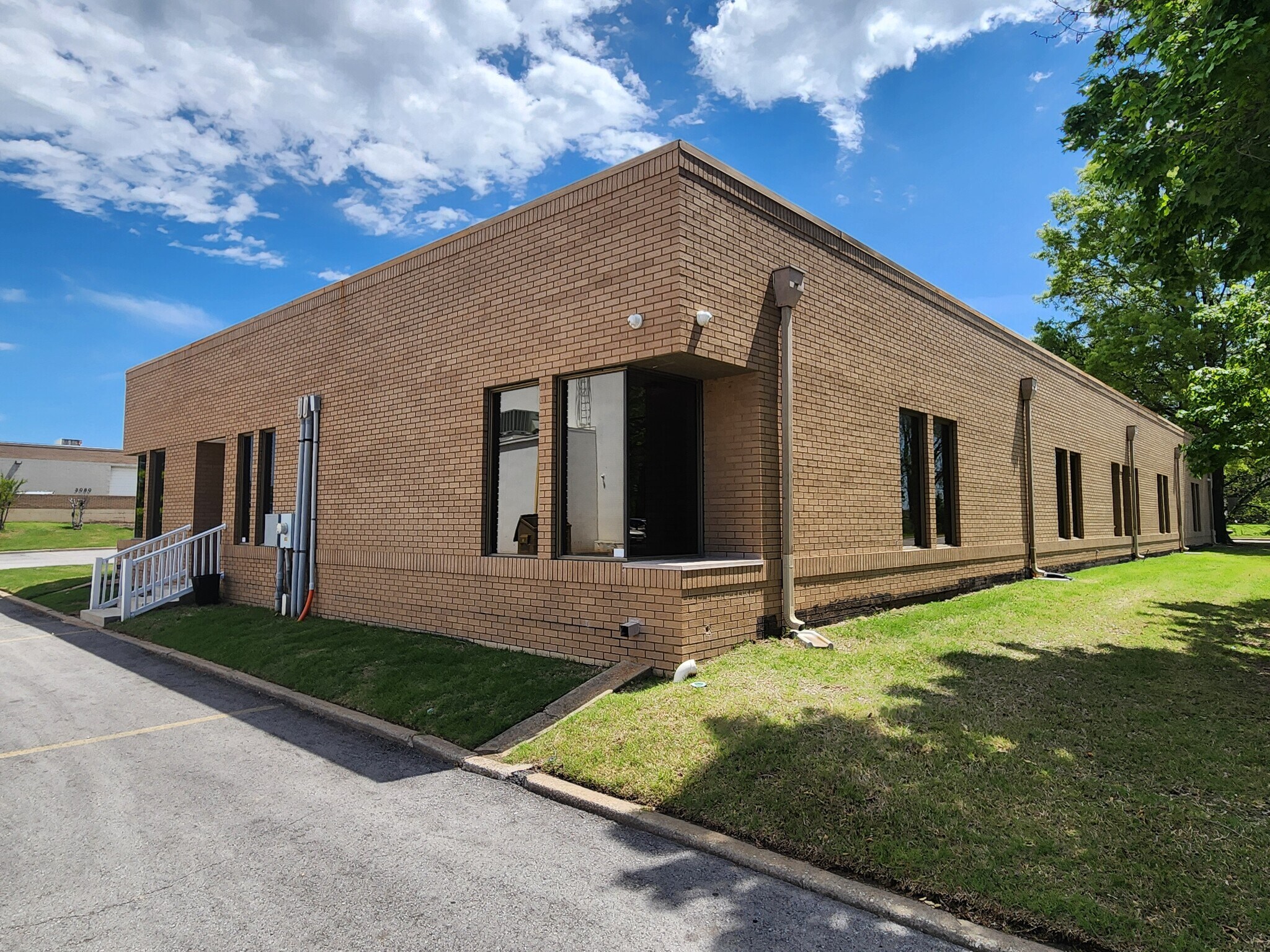 3040 N Hemlock Cir, Broken Arrow, OK à louer Photo de l’immeuble– Image 1 sur 8