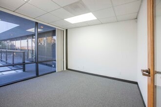 2430-2434 Auto Park Way, Escondido, CA à louer Photo intérieure– Image 1 sur 3