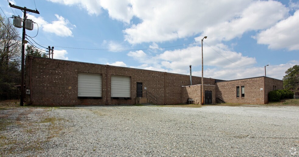 400 Mandustry St, High Point, NC à louer - Photo de l’immeuble – Image 2 sur 2