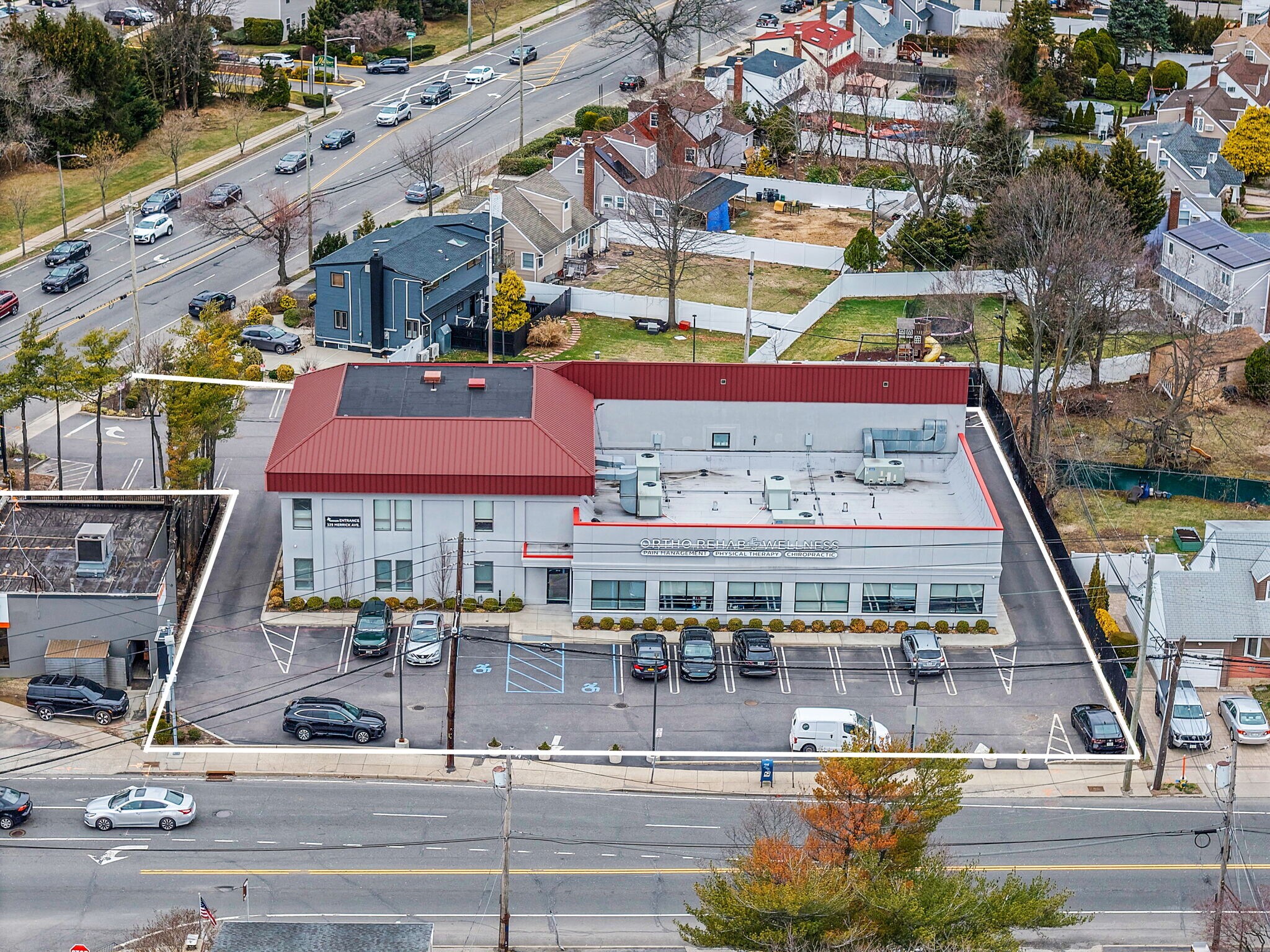 325 Merrick Ave, East Meadow, NY à vendre Photo principale– Image 1 sur 31