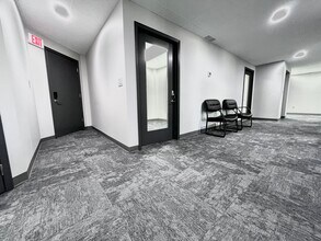 2569 Romig Rd, Akron, OH à louer Photo intérieure– Image 2 sur 19