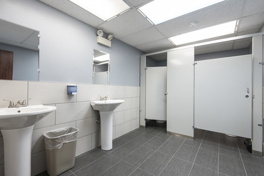 211 W Chicago Ave, Hinsdale, IL à louer - Photo intérieure – Image 3 sur 29