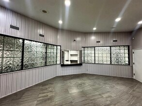 1635 Lee Trevino Dr, El Paso, TX à louer Photo intérieure– Image 2 sur 14