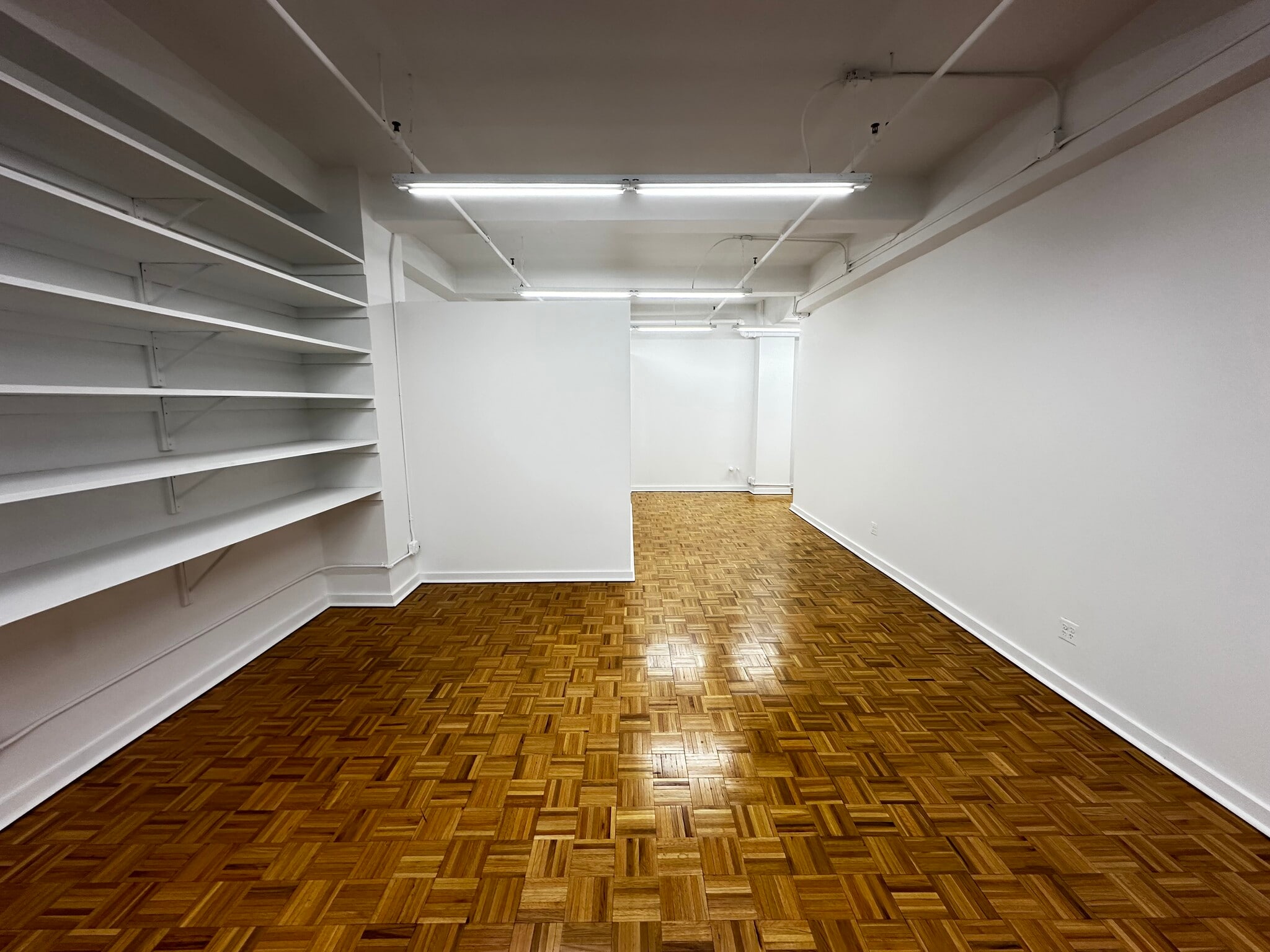 325 W 38th St, New York, NY à louer Photo de l’immeuble– Image 1 sur 9