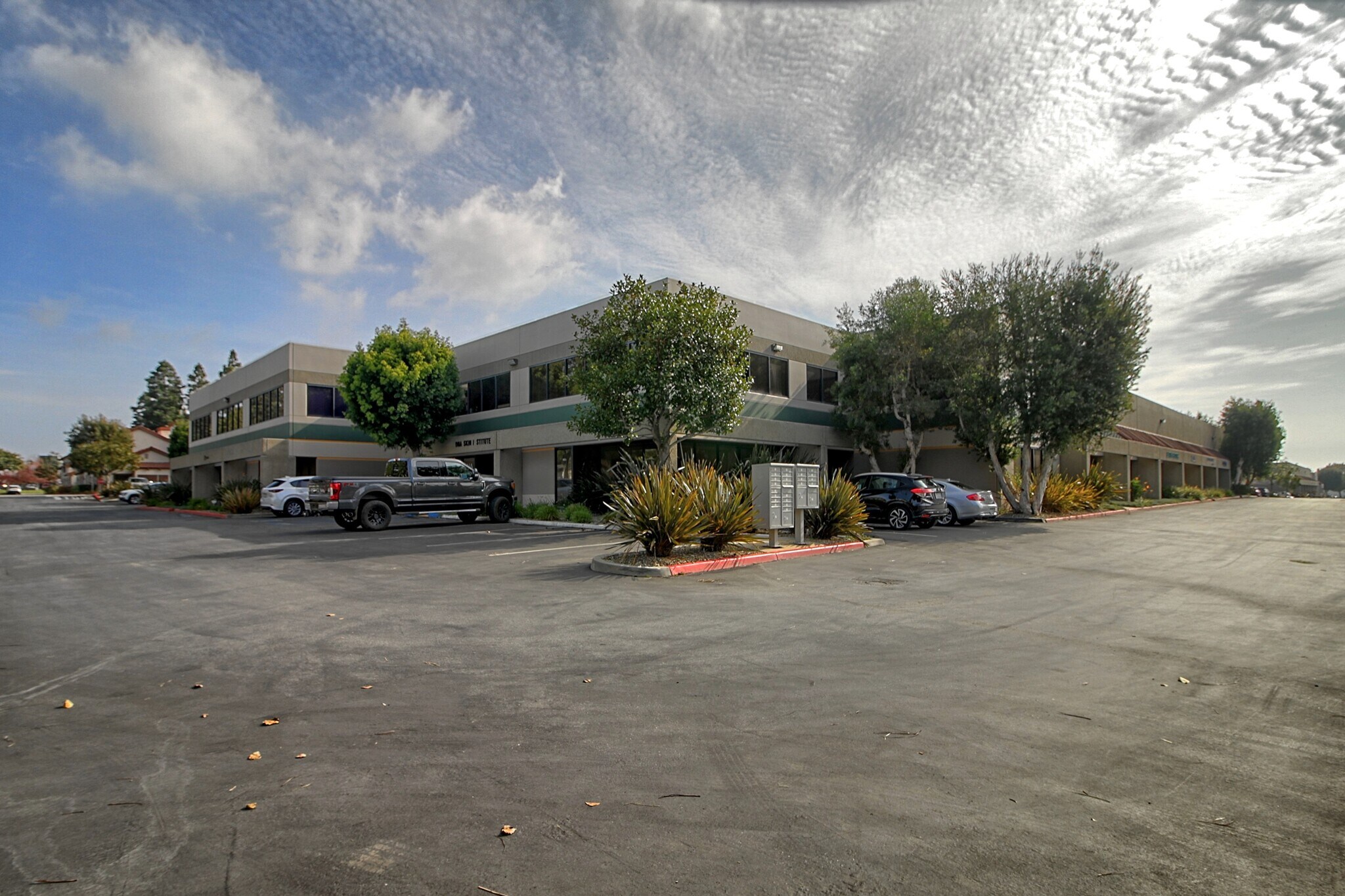 4572 Telephone Rd, Ventura, CA à louer Photo de l’immeuble– Image 1 sur 22