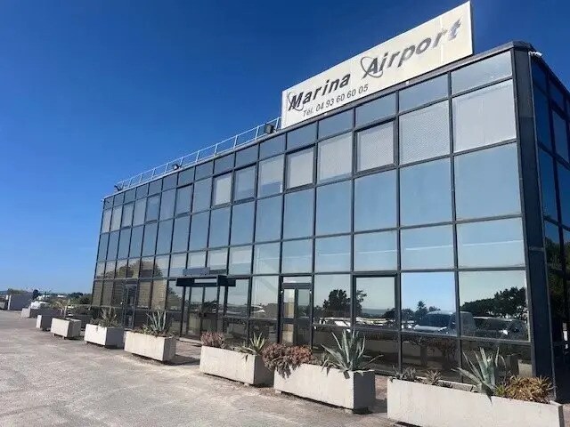 Local commercial dans Villeneuve-Loubet à louer - Photo de l’immeuble – Image 1 sur 3