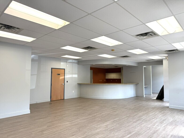 300 Old Forge Ln, Kennett Square, PA à louer - Photo de l’immeuble – Image 2 sur 59