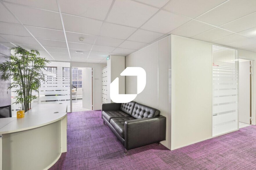Bureau dans Saint-Cloud à vendre - Photo intérieure – Image 2 sur 16