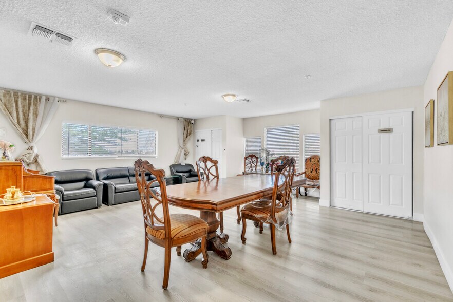 465 E Robindale Rd, Las Vegas, NV à vendre - Photo de l’immeuble – Image 3 sur 30