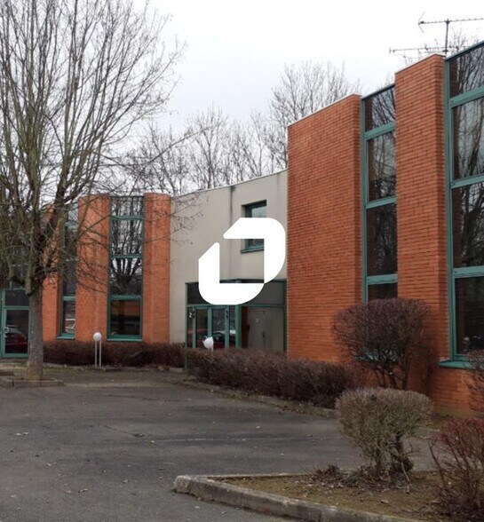 Bureau dans Trappes à vendre - Photo de l’immeuble – Image 3 sur 11
