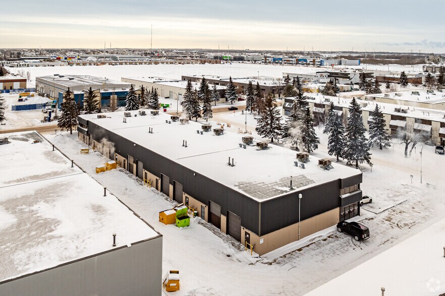 10703-10721 181 St NW, Edmonton, AB à louer - Aérien – Image 3 sur 4
