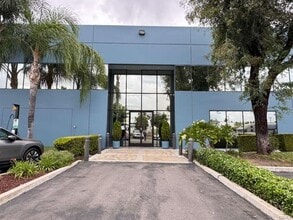 21007 Commerce Point Dr, Walnut, CA à louer Photo de l’immeuble– Image 2 sur 12