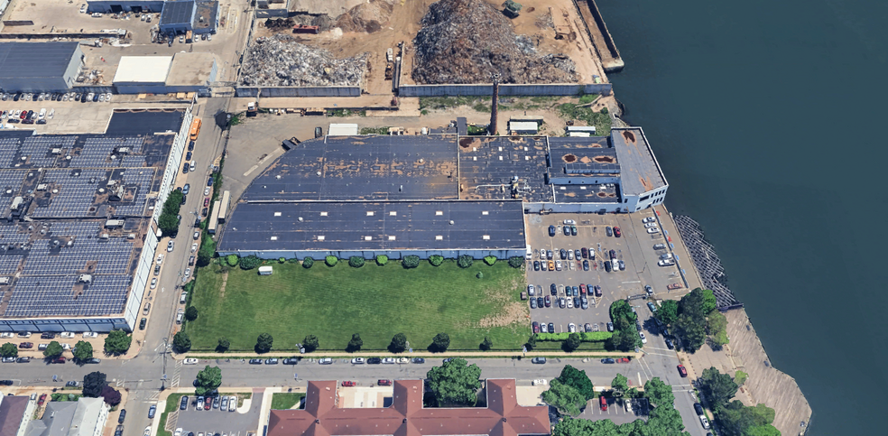 59 E 1st St, Bayonne, NJ à louer - Photo de l’immeuble – Image 1 sur 5