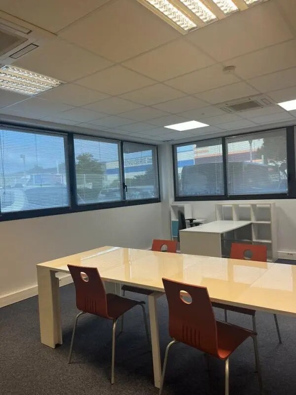 Plus de détails pour Bureau à vendre