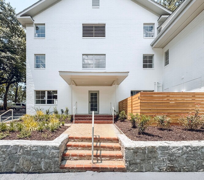 1881 Howell Mill Rd NW, Atlanta, GA à louer - Photo de l’immeuble – Image 3 sur 11
