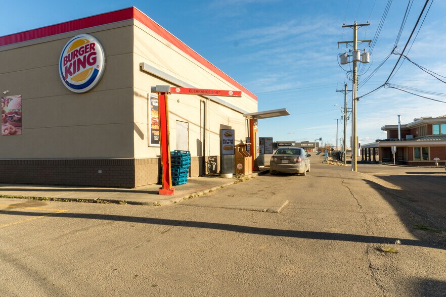 901 Alaska Av, Dawson Creek, BC à vendre - Photo de l’immeuble – Image 2 sur 4