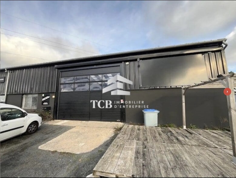 Local d’activités dans La Chapelle-sur-Erdre à louer - Photo de l’immeuble – Image 1 sur 5