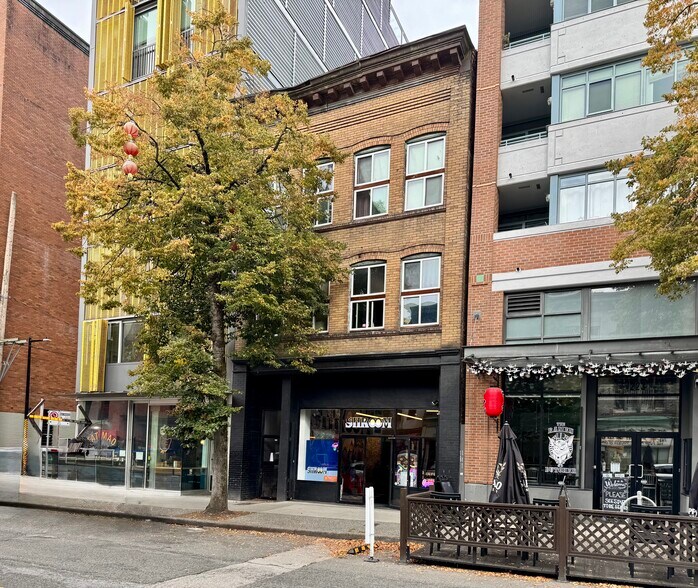 221 E Georgia St, Vancouver, BC à vendre - Photo de l’immeuble – Image 1 sur 7