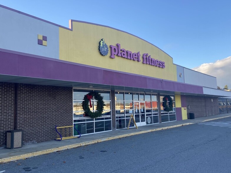 151 Coliseum Ave, Nashua, NH à louer - Photo principale – Image 1 sur 9