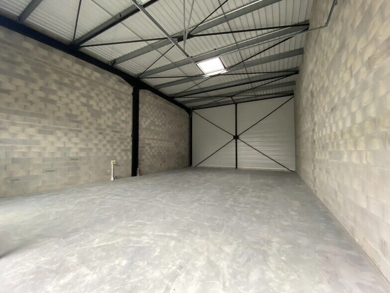 Local d'activités dans Ayguemorte-les-Graves à vendre - Photo de l’immeuble – Image 3 sur 5