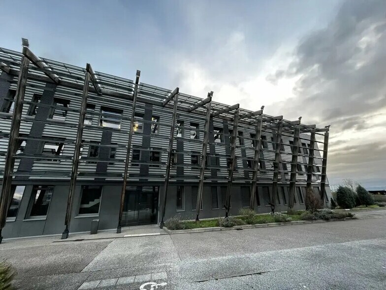 22 Avenue Lionel Terray, Jonage à louer - Photo de l’immeuble – Image 1 sur 3
