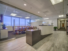 15760 Ventura Blvd, Encino, CA à louer Photo intérieure– Image 1 sur 9