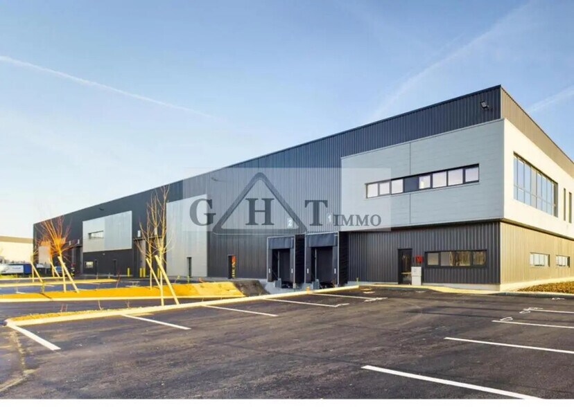 Industriel/Logistique dans Brie-Comte-Robert à louer - Photo de l’immeuble – Image 1 sur 8