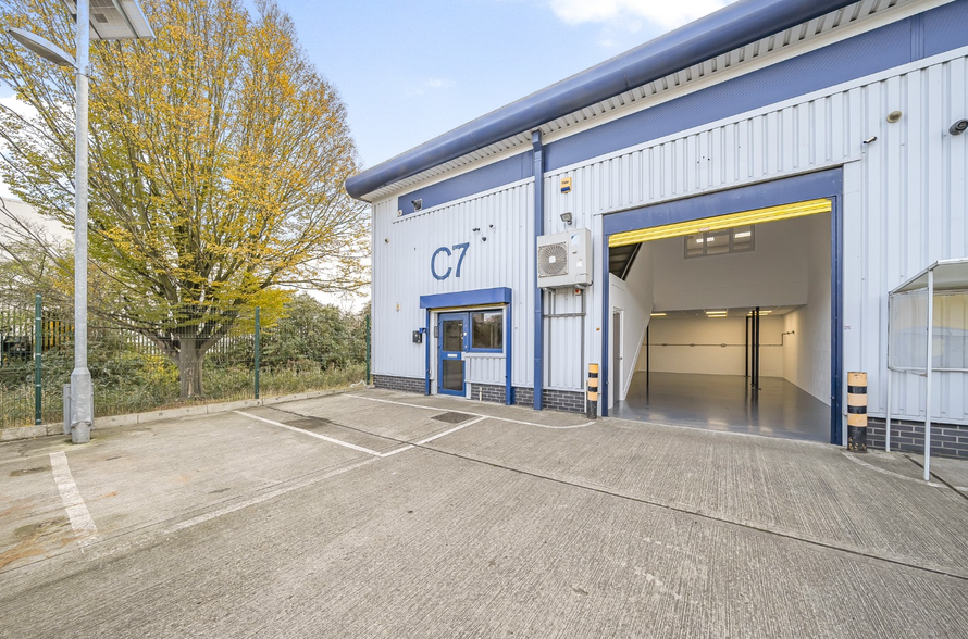 Crabtree Manorway N, Belvedere à louer - Photo de l’immeuble – Image 1 sur 9