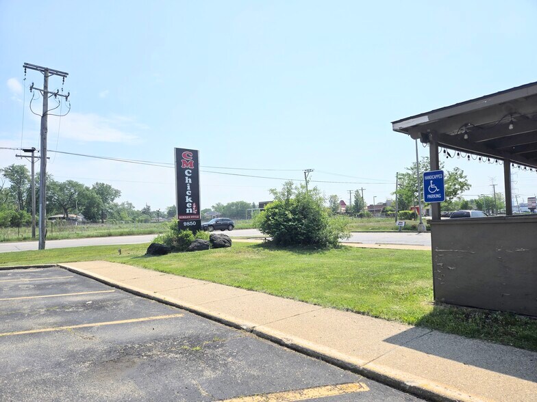 9850 Milwaukee Ave, Glenview, IL à vendre - Photo de l’immeuble – Image 3 sur 14