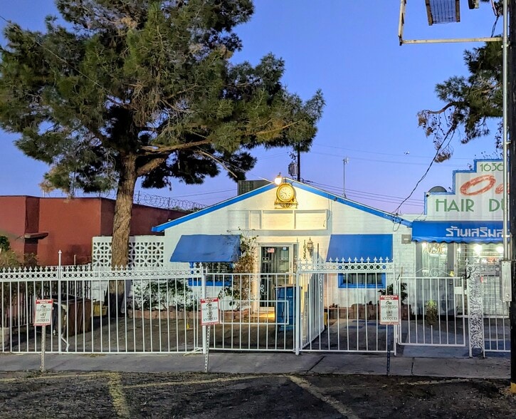 1636-1638 E Charleston Blvd, Las Vegas, NV à vendre - Photo de l’immeuble – Image 1 sur 18