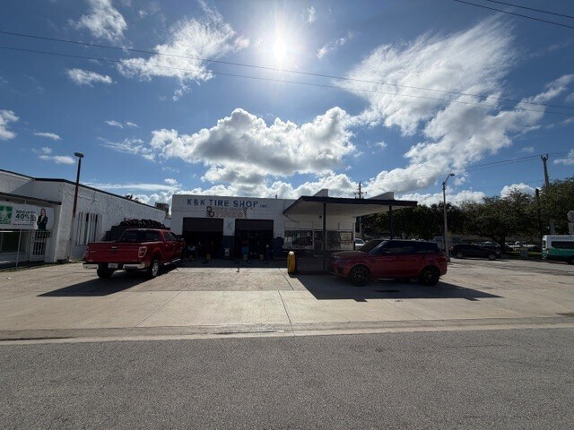 12305 W Dixie Hwy, North Miami, FL à louer - Photo de l’immeuble – Image 2 sur 9