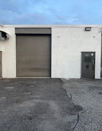 90 Wyandanch Ave, Wyandanch, NY à louer Photo principale– Image 1 sur 2