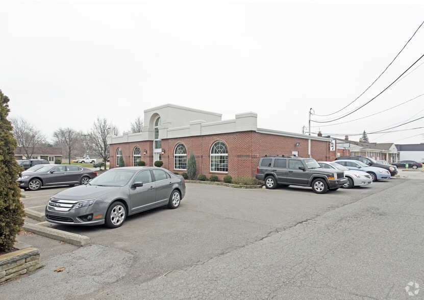 22313 Greater Mack Ave, Saint Clair Shores, MI à louer - Photo principale – Image 2 sur 3