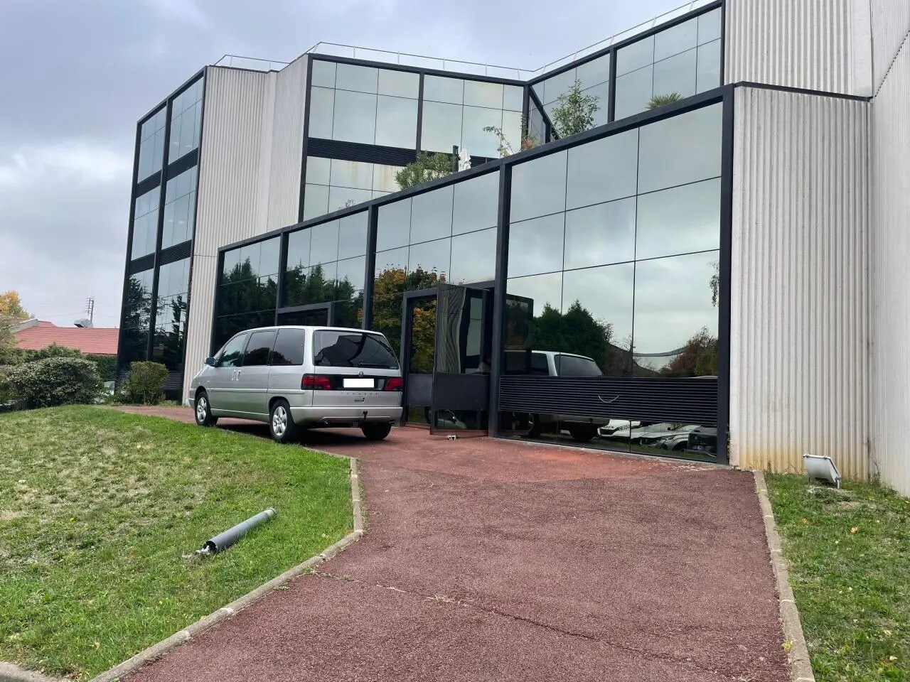 Local d'activités dans Argenteuil à vendre Photo de l’immeuble– Image 1 sur 12