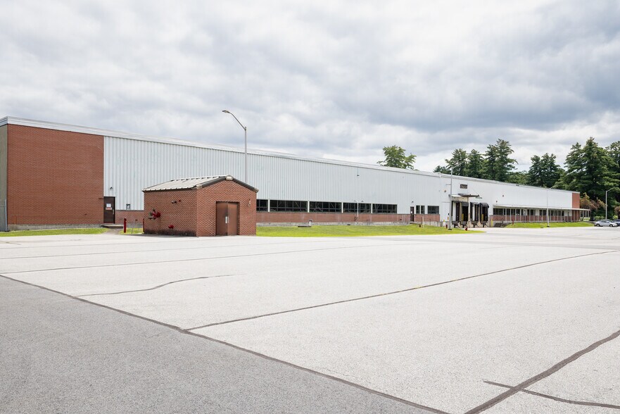 49 Geyser Rd, Saratoga Springs, NY à louer - Photo de l’immeuble – Image 2 sur 25