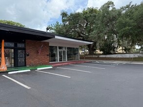 1216 E Silver Springs Blvd, Ocala, FL à louer Photo de l’immeuble– Image 2 sur 7